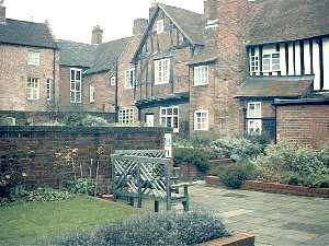 r/o Erasmus
Darwin House